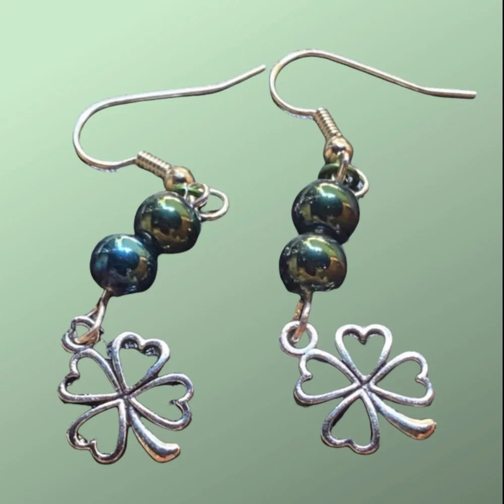 🍀Hand Crafted Earrings Clover Emerald Green 4-Leaf Charm St. Patrick Pierced - Picture 3 of 6